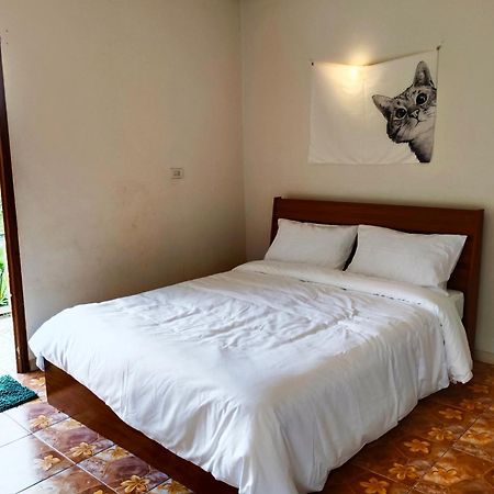 Tiki Bar-Kantiang Guesthouse เกาะลันตา ภายนอก รูปภาพ