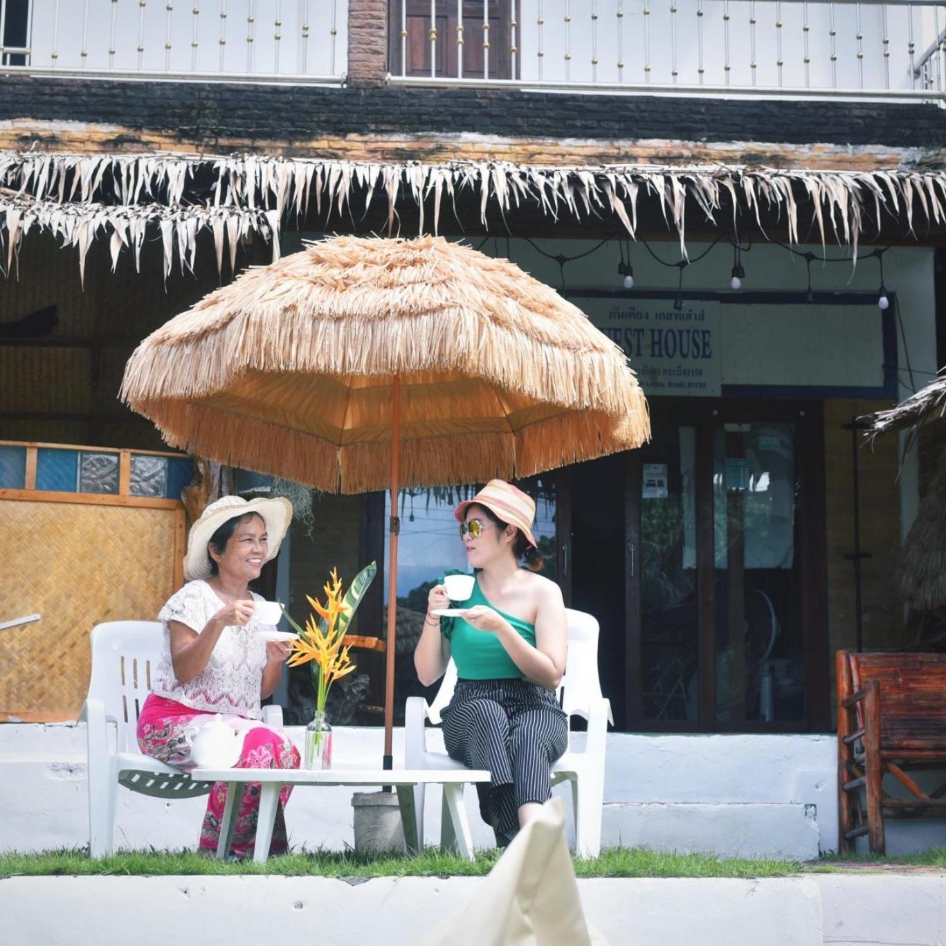Tiki Bar-Kantiang Guesthouse เกาะลันตา ภายนอก รูปภาพ