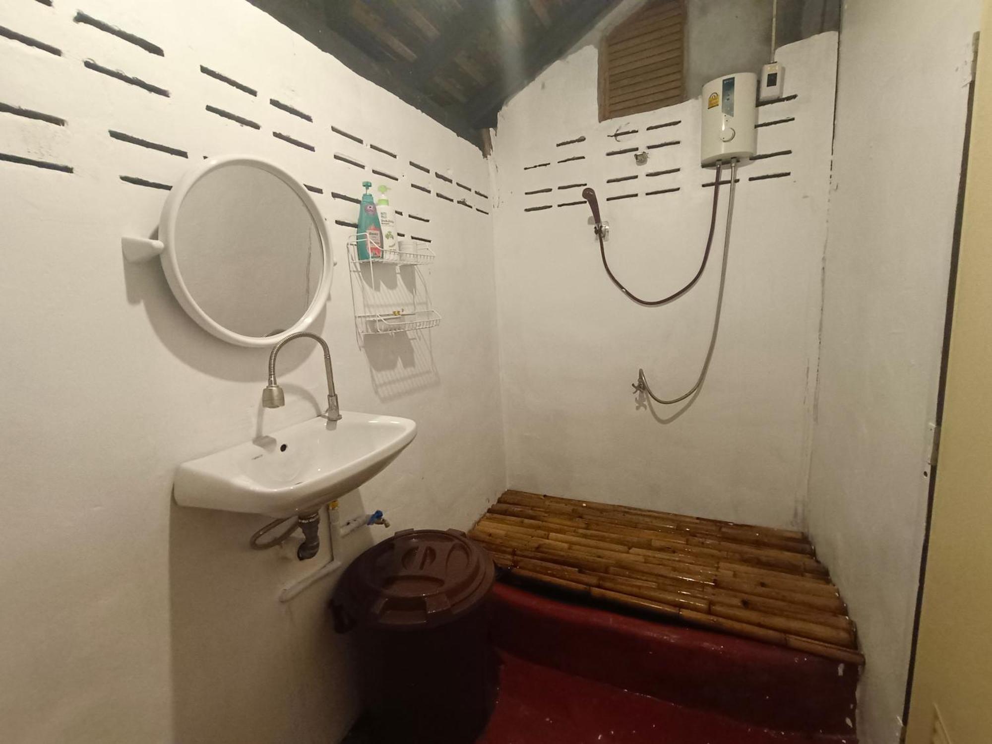 Tiki Bar-Kantiang Guesthouse เกาะลันตา ภายนอก รูปภาพ