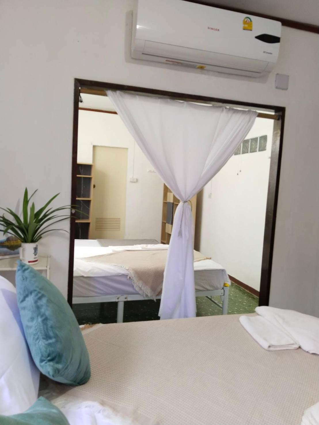 Tiki Bar-Kantiang Guesthouse เกาะลันตา ภายนอก รูปภาพ